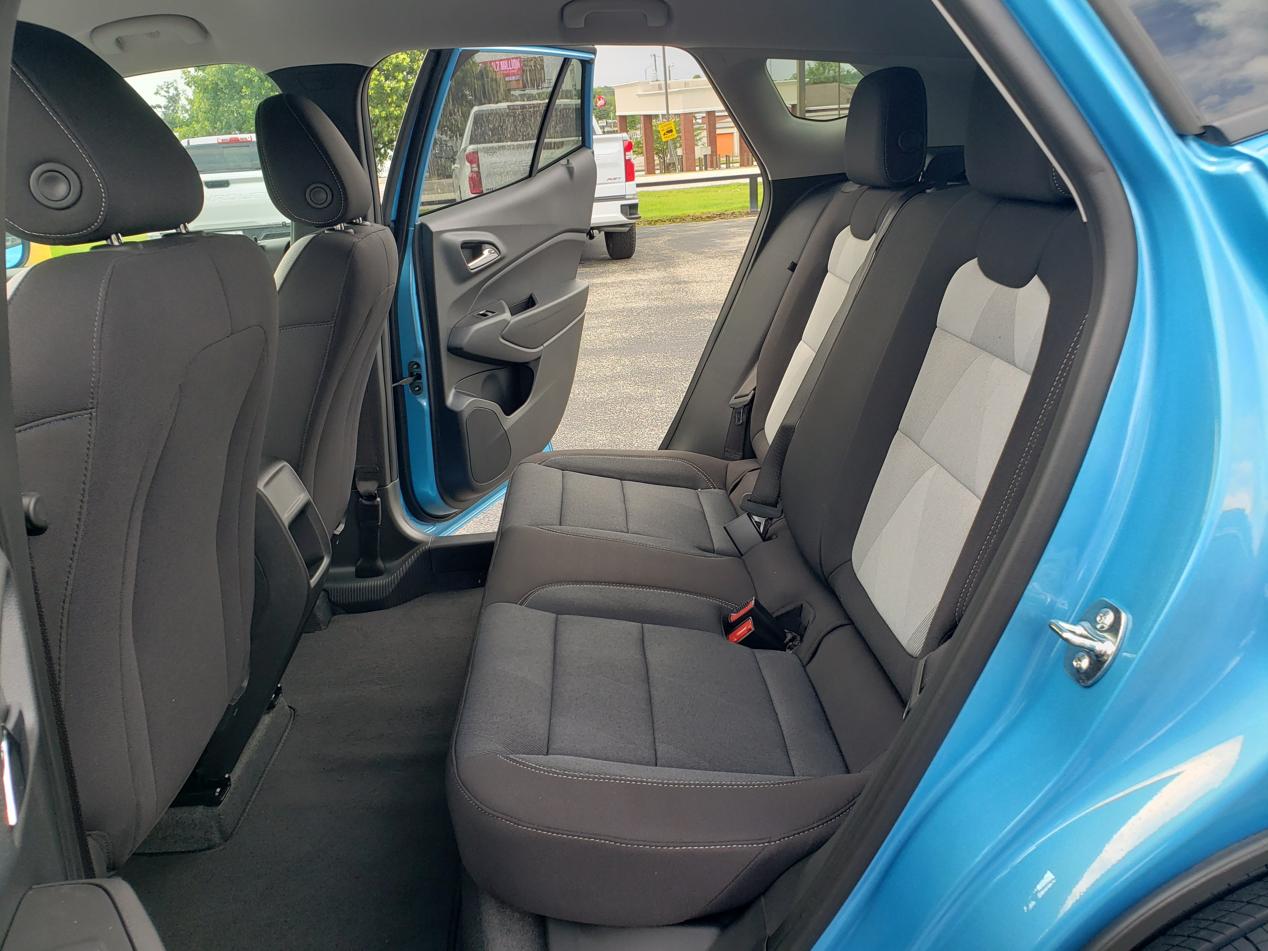 New 2026 Chevrolet Trax LS w/ LS Convenience Package FWD image 31