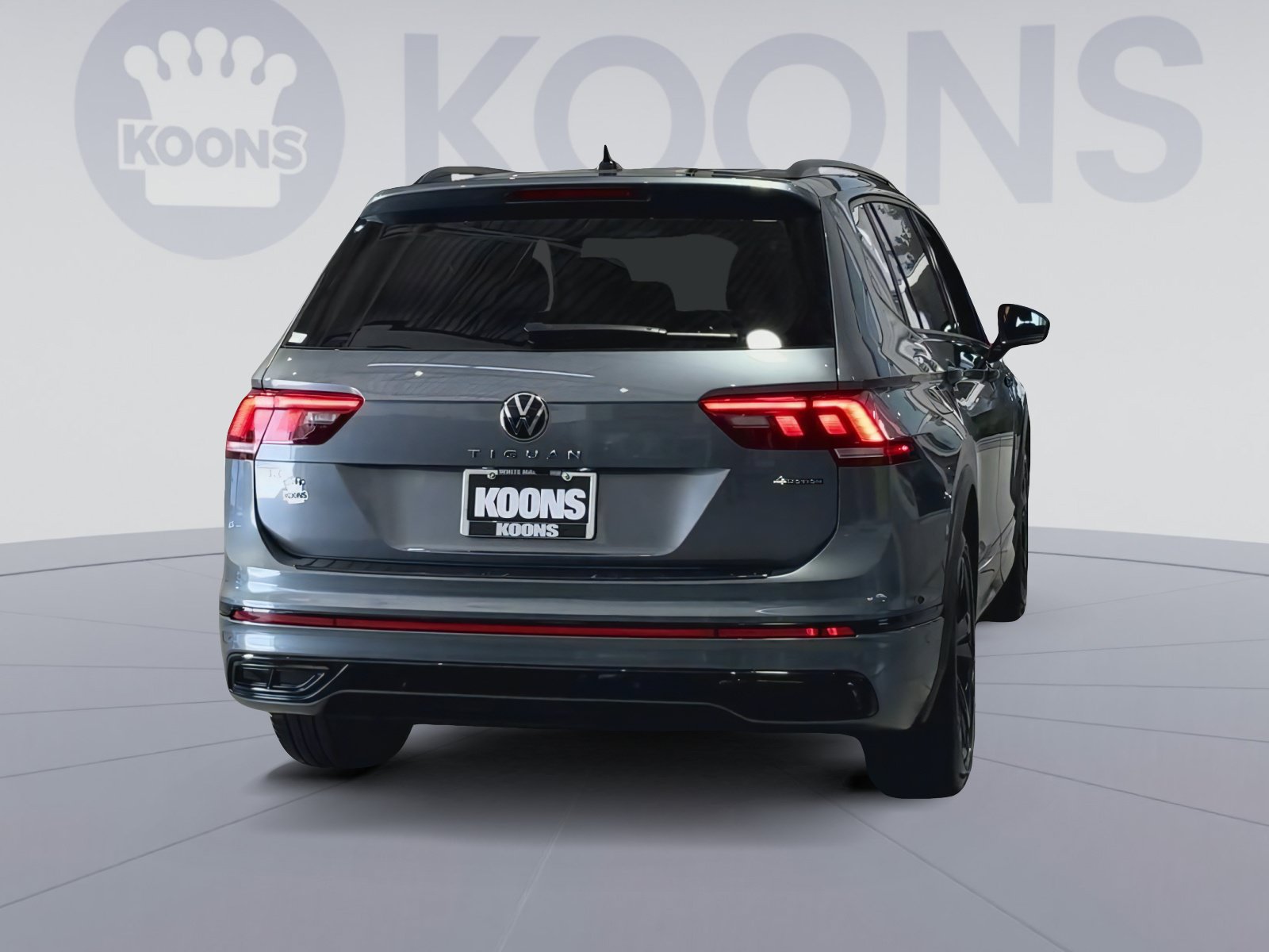 Used 2024 Volkswagen Tiguan SE R-Line AWD/4WD image 10