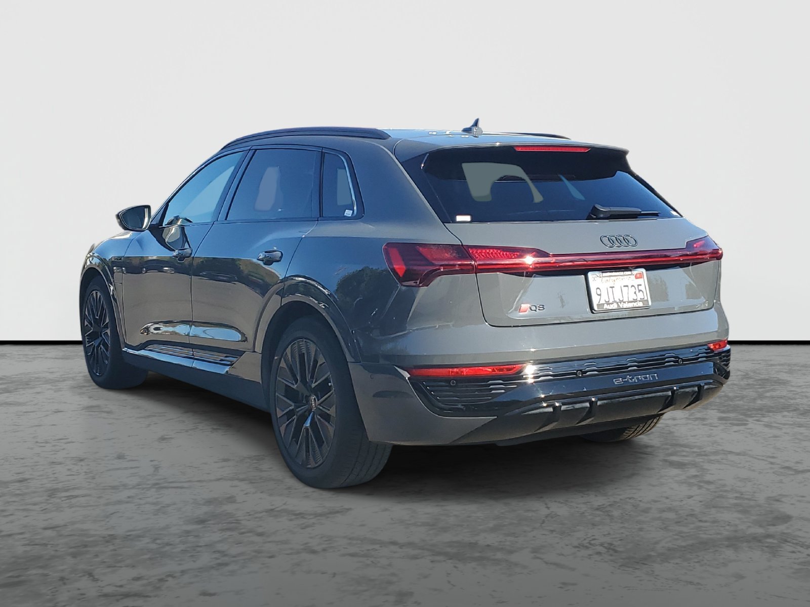 Used 2024 Audi Q8 e-tron Premium Plus AWD/4WD image 3