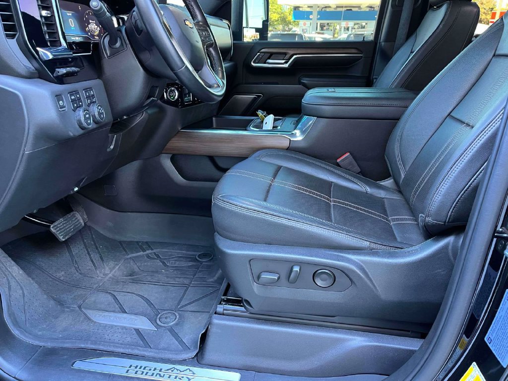 Certified 2024 Chevrolet Silverado 2500 High Country w/ High Country Premium Package AWD/4WD image 27