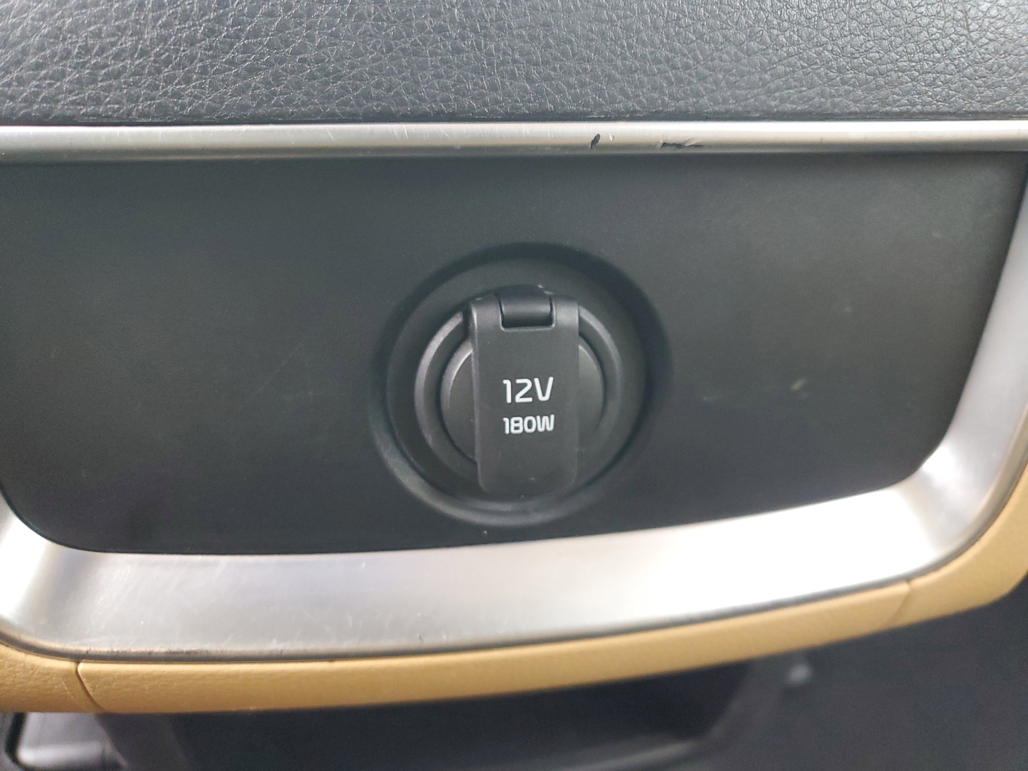 Used 2023 Kia Carnival LX image 12