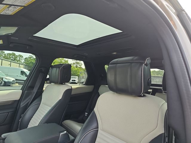 Used 2021 Land Rover Discovery HSE R-Dynamic AWD/4WD image 10