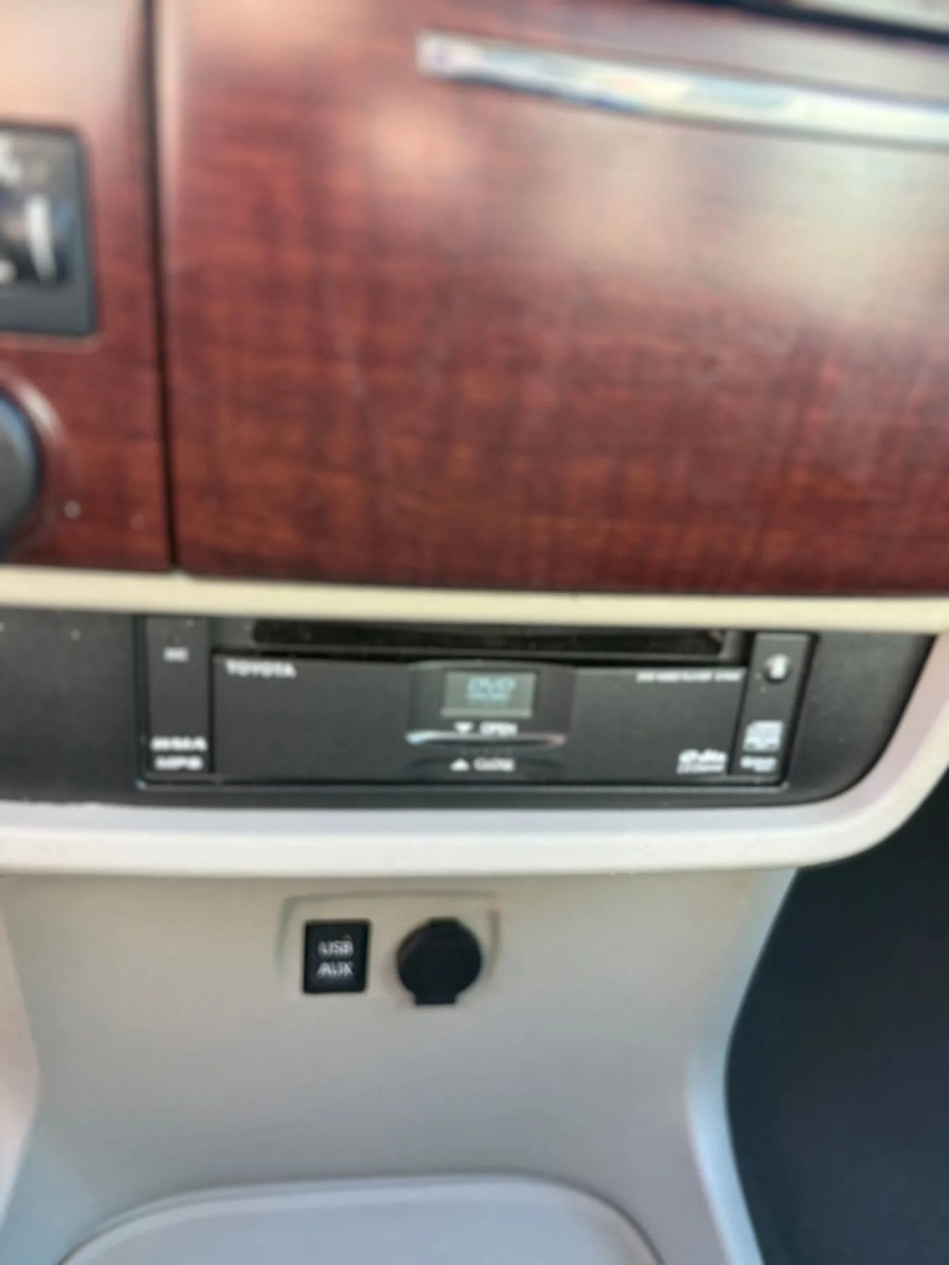 Used 2011 Toyota Sienna XLE w/ Entertainment Pkg image 41