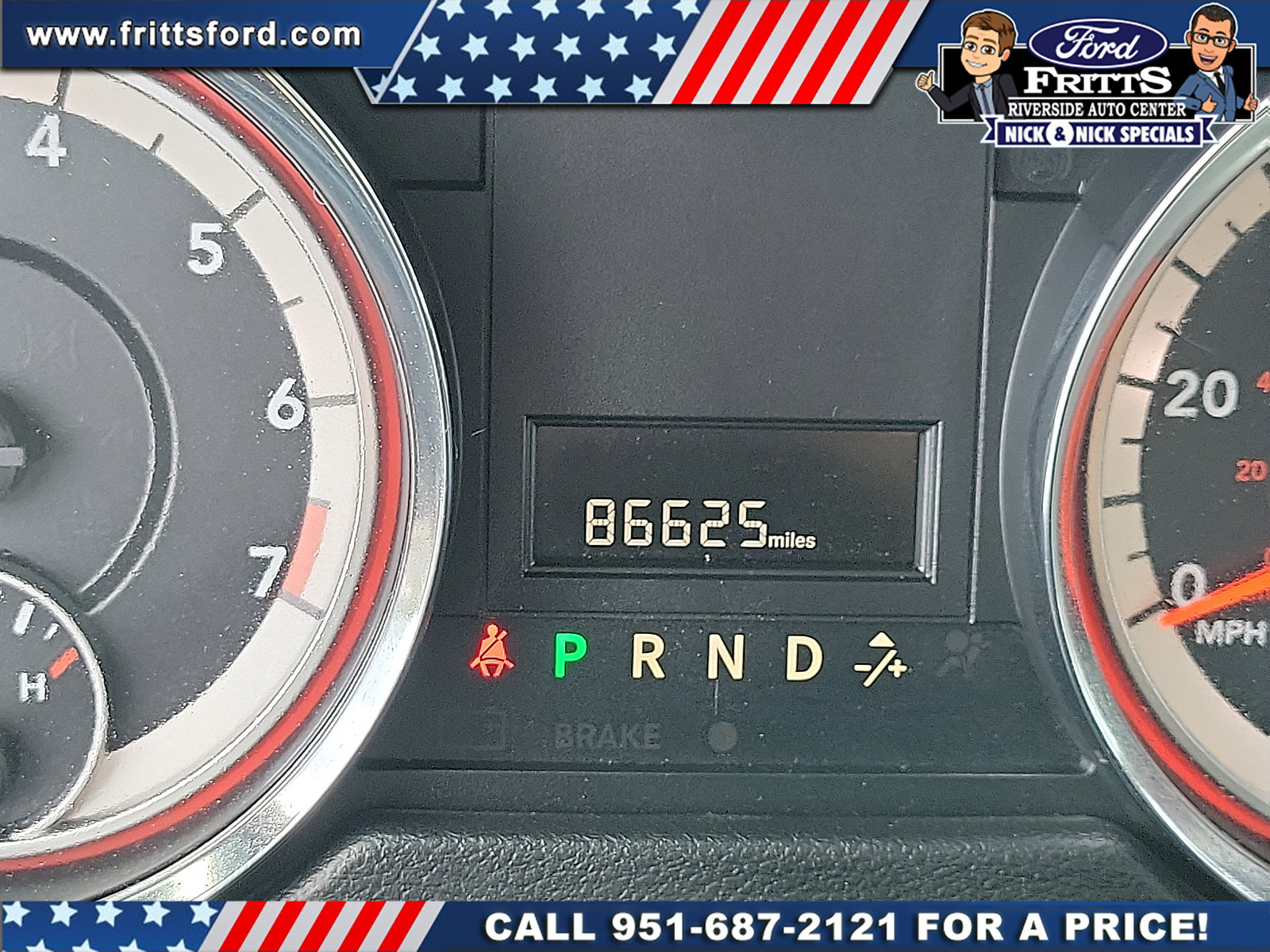 Used 2018 Dodge Grand Caravan SE w/ UConnect Hands-Free Group image 2