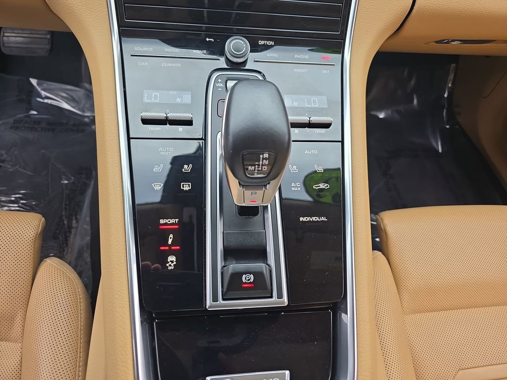 Used 2023 Porsche Panamera image 27