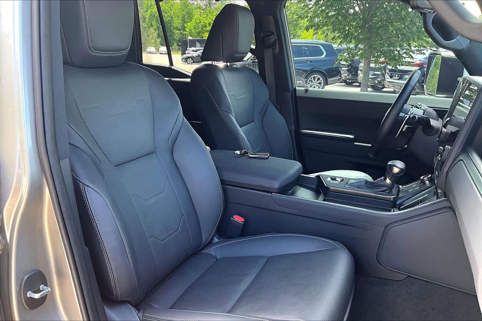 Used 2024 Lexus GX 550 w/ Cold Area Package AWD/4WD image 8