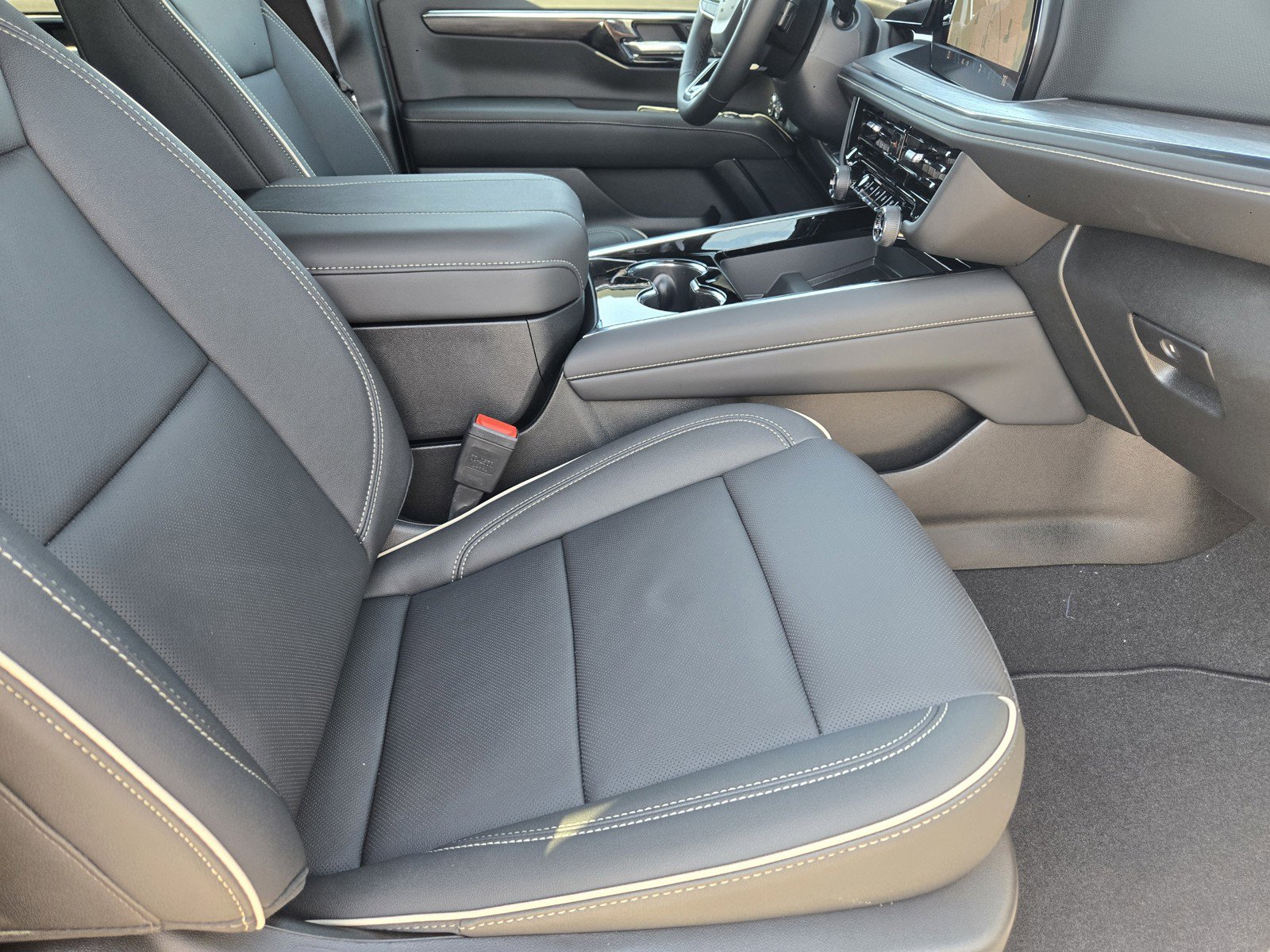 New 2026 Chevrolet Suburban Premier image 10