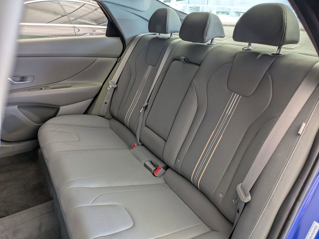 Used 2025 Hyundai Elantra SEL image 24