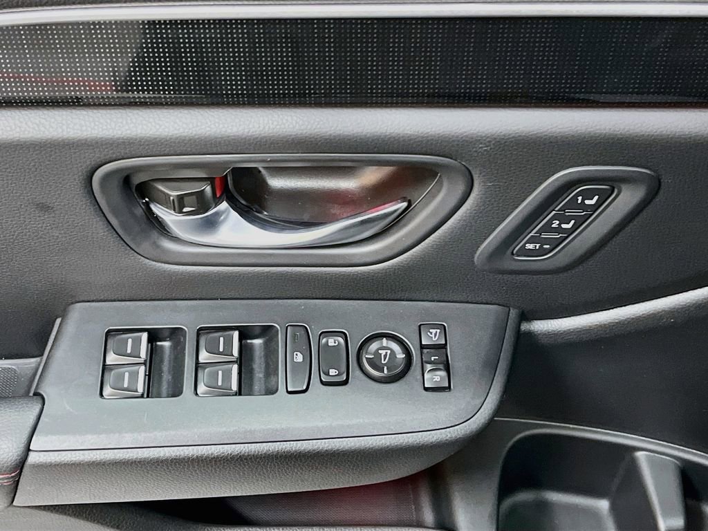 Used 2025 Honda Pilot Black Edition image 18