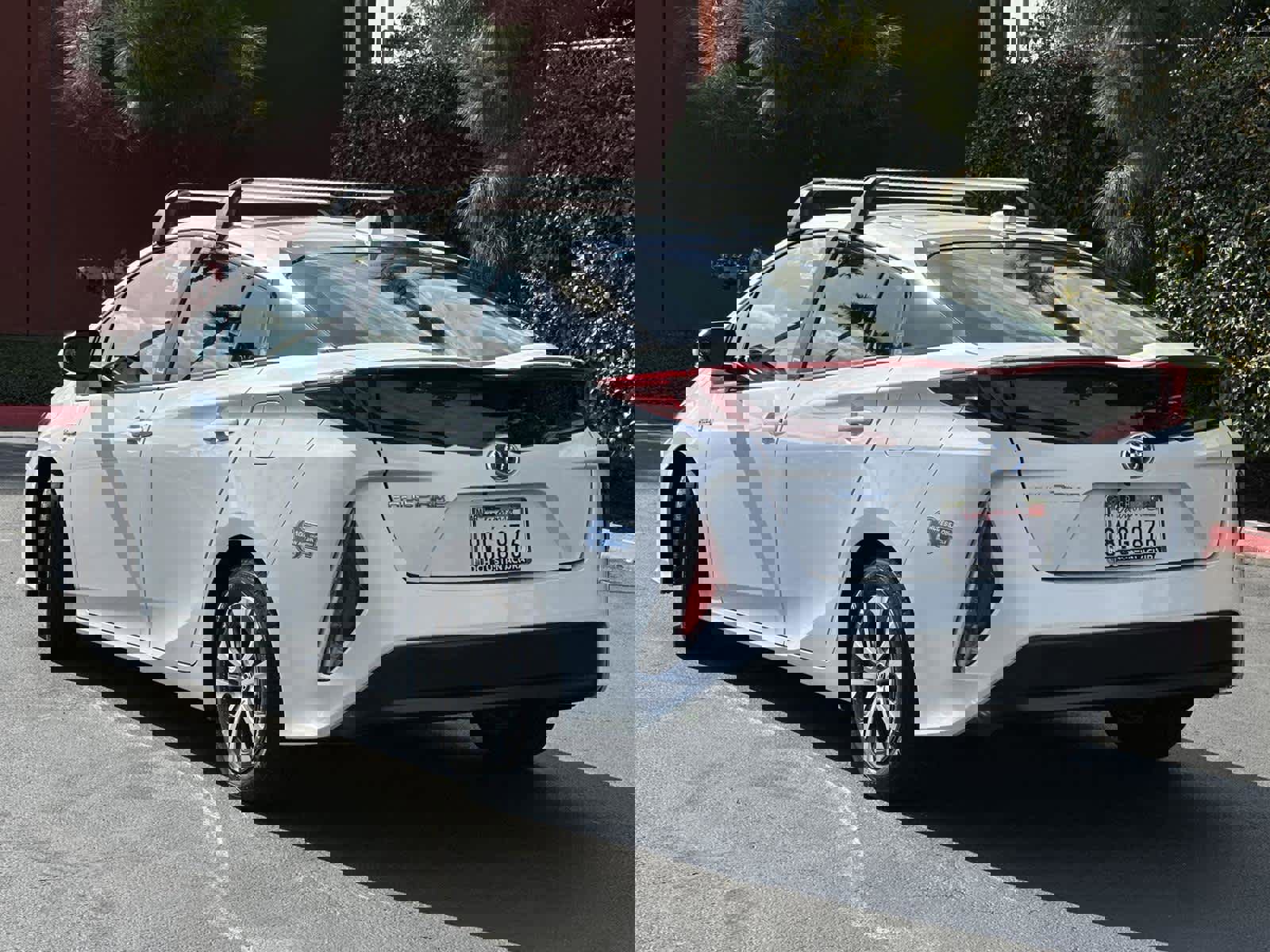 Used 2021 Toyota Prius Prime LE image 4