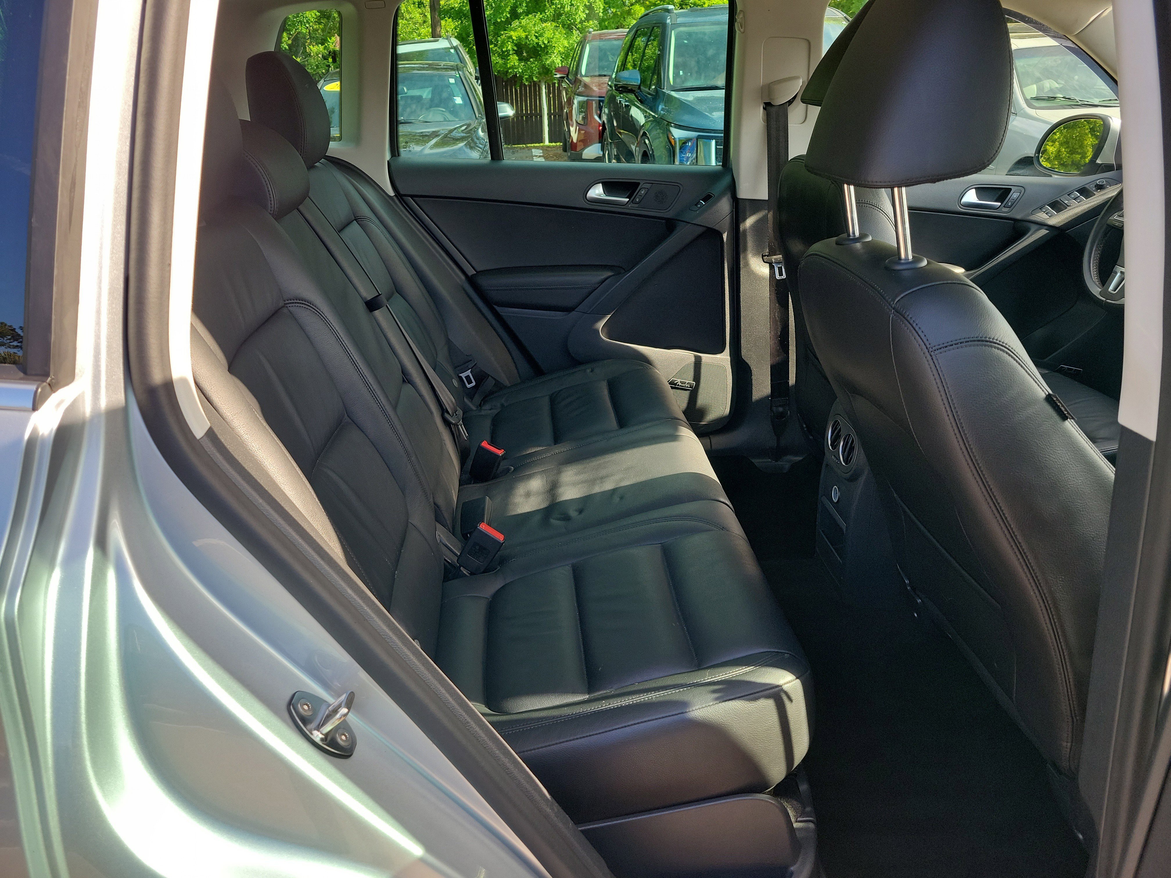 Used 2017 Volkswagen Tiguan SEL image 12