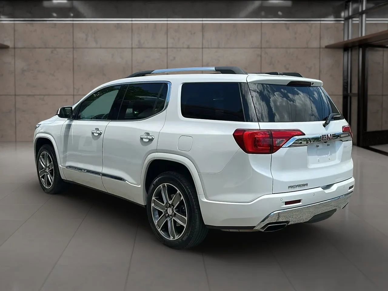 Used 2017 GMC Acadia Denali FWD image 3