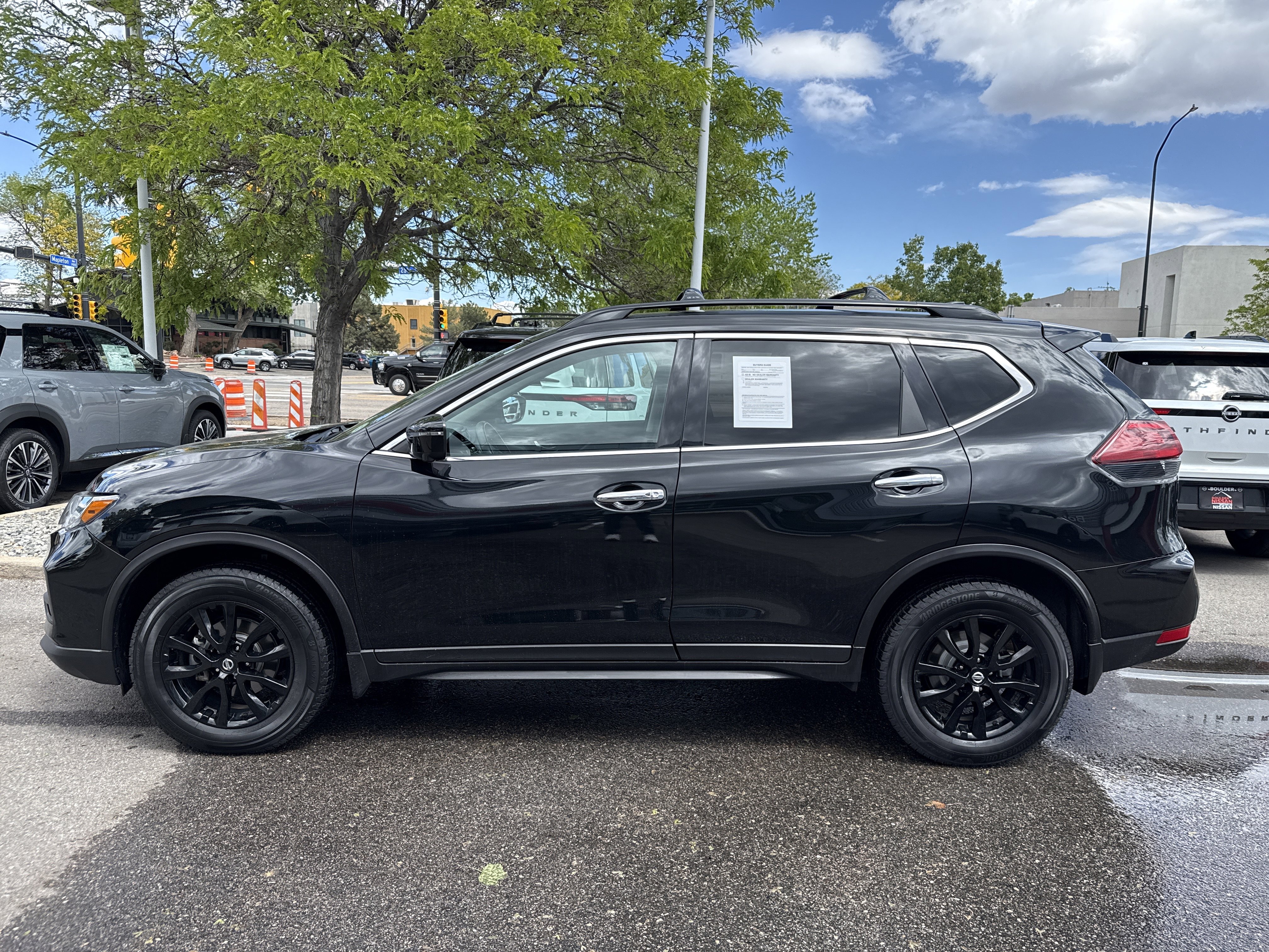 Used 2018 Nissan Rogue SV w/ Premium Package AWD/4WD image 4