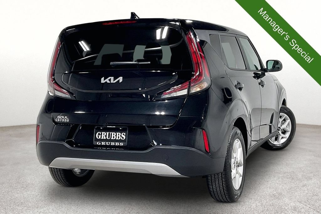 Used 2025 Kia Soul LX w/ LX Technology Package FWD image 2