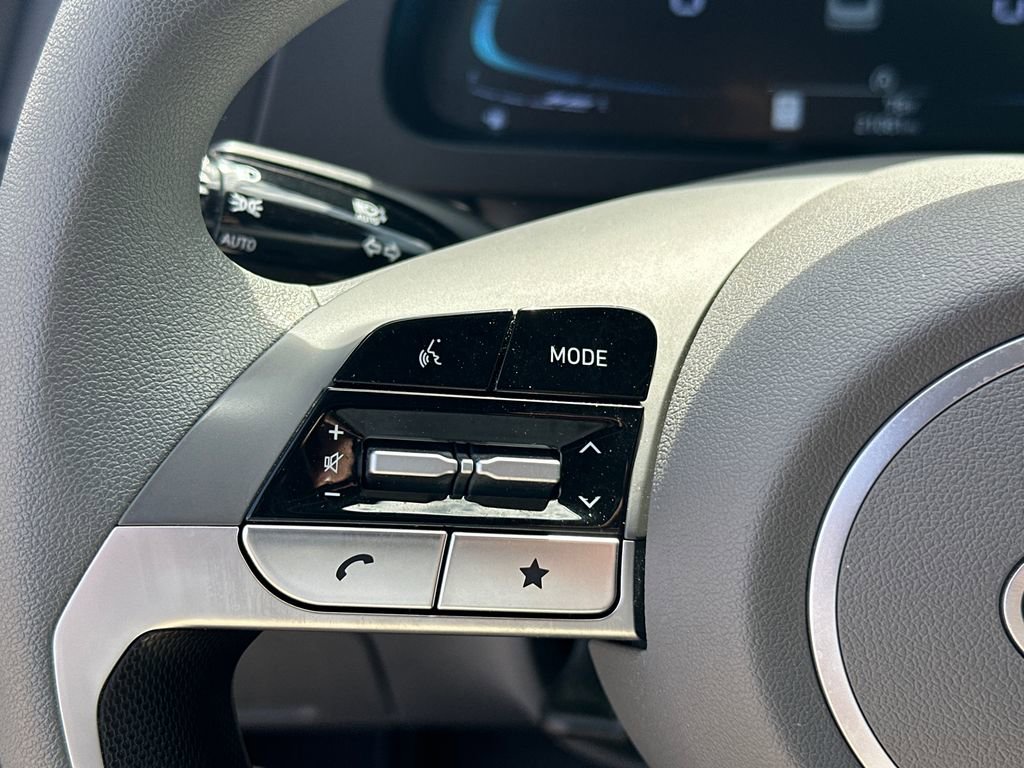 Used 2025 Hyundai Elantra SE FWD image 24