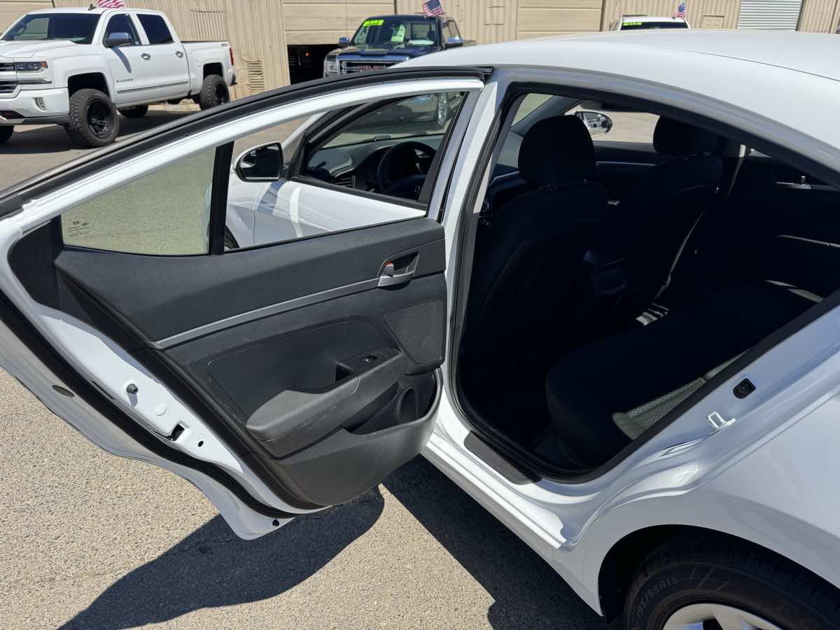 Used 2019 Hyundai Elantra SE w/ Cargo Package FWD image 18