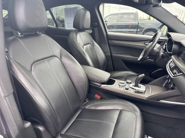 Used 2022 Alfa Romeo Stelvio Ti w/ Active Assist Plus Package AWD/4WD image 27