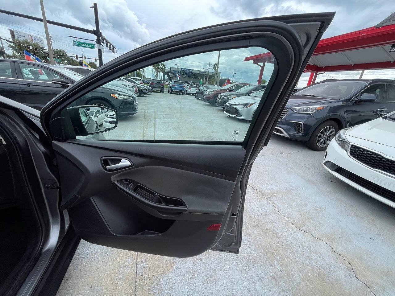 Used 2014 Ford Focus SE FWD image 15
