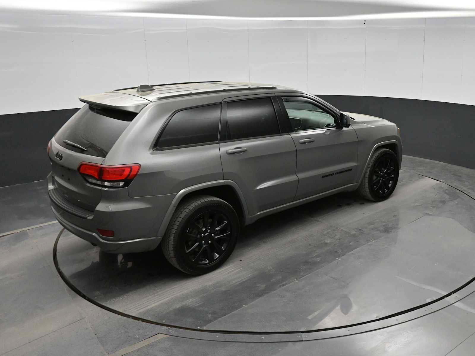 Used 2019 Jeep Grand Cherokee Altitude image 29