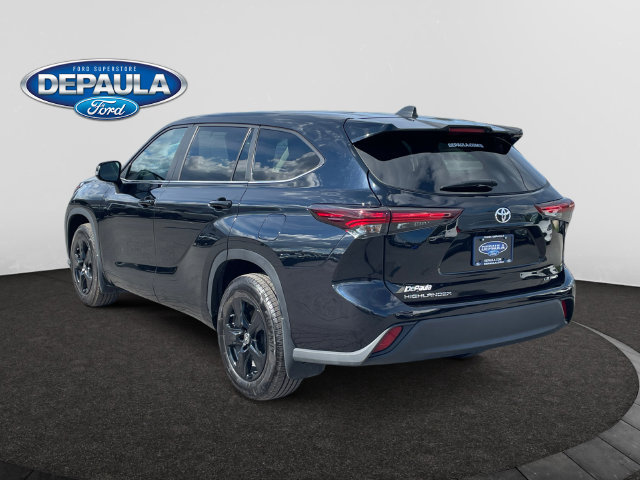 Used 2024 Toyota Highlander LE AWD/4WD image 4