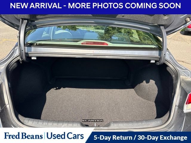 Used 2023 Hyundai Elantra SEL w/ Convenience Package FWD image 8