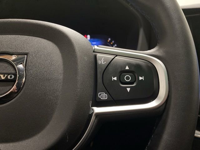 Used 2025 Volvo XC60 B5 Core image 37