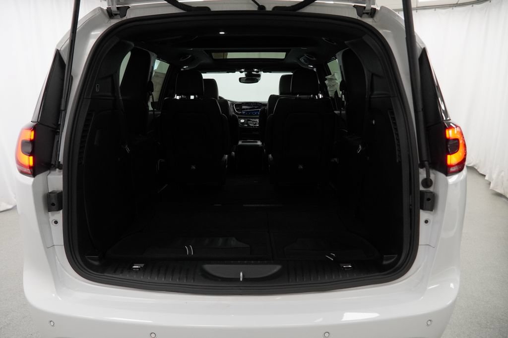 Certified 2025 Chrysler Pacifica Select AWD/4WD image 41