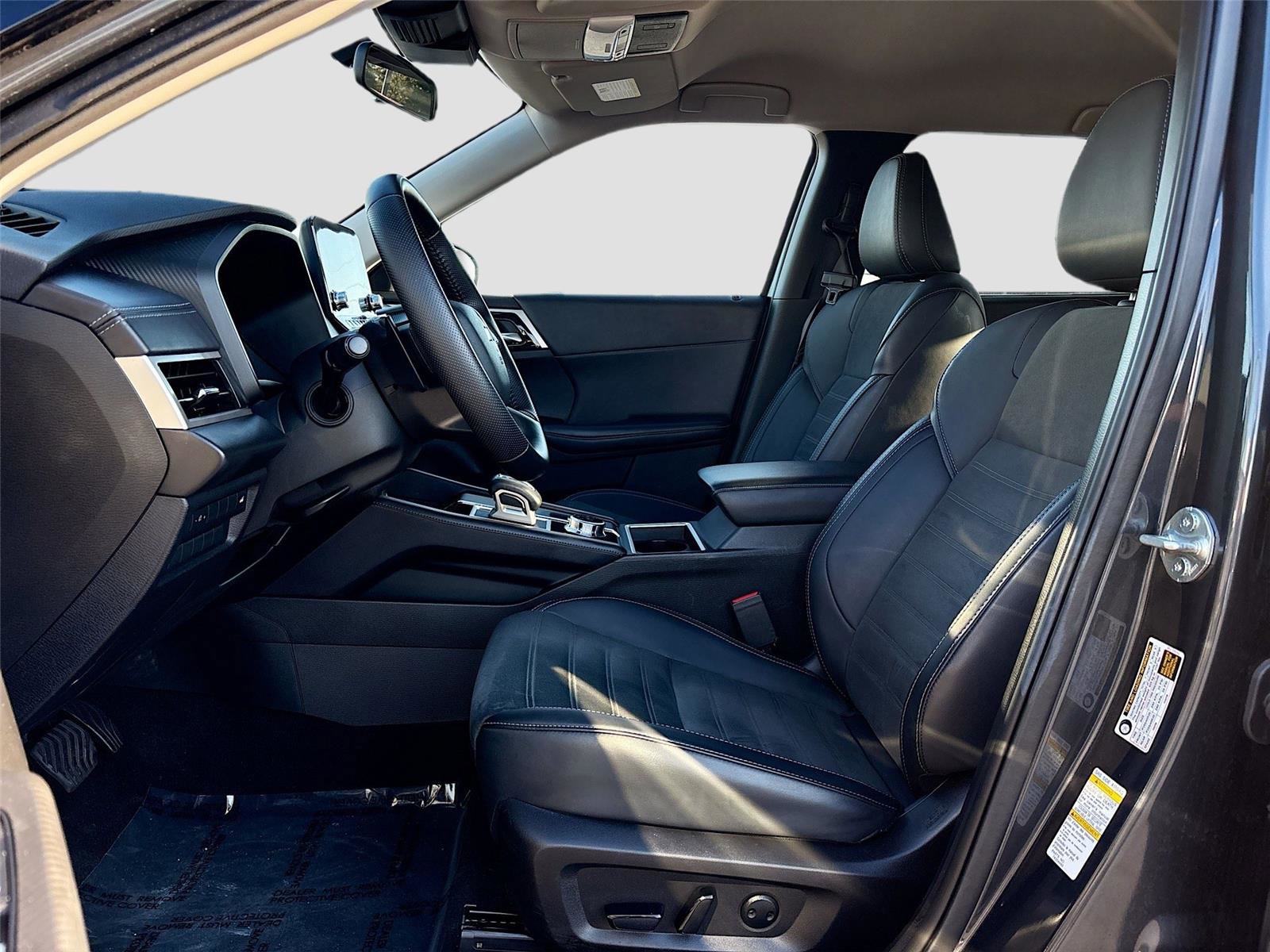 Used 2024 Mitsubishi Outlander SE image 25