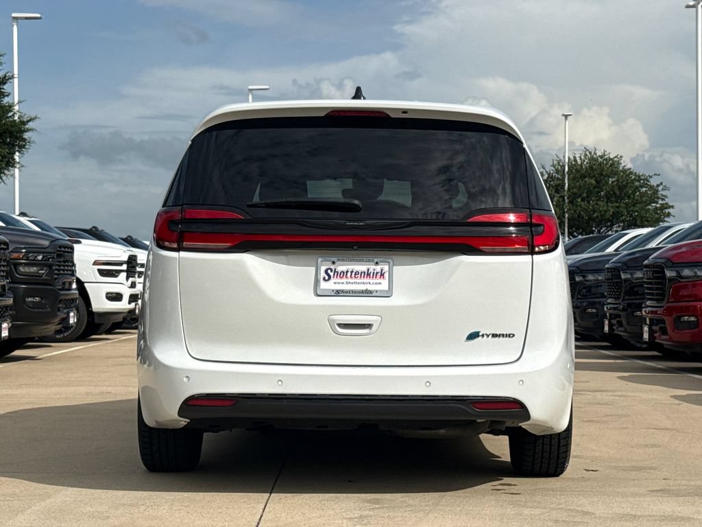 Used 2024 Chrysler Pacifica Limited FWD image 8