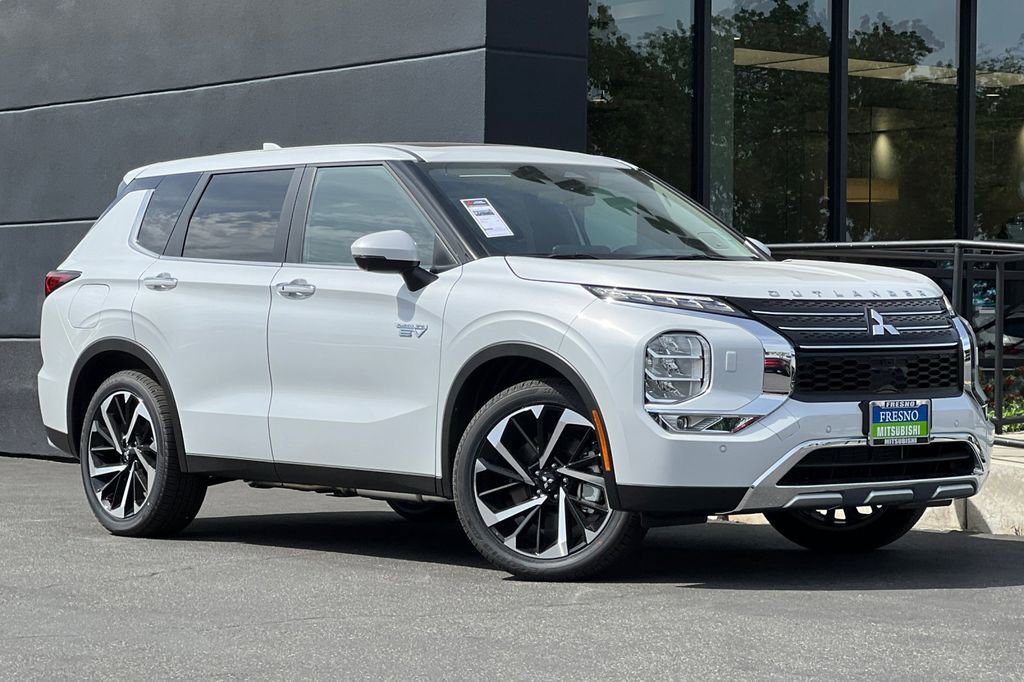 New 2025 Mitsubishi Outlander SE image 3