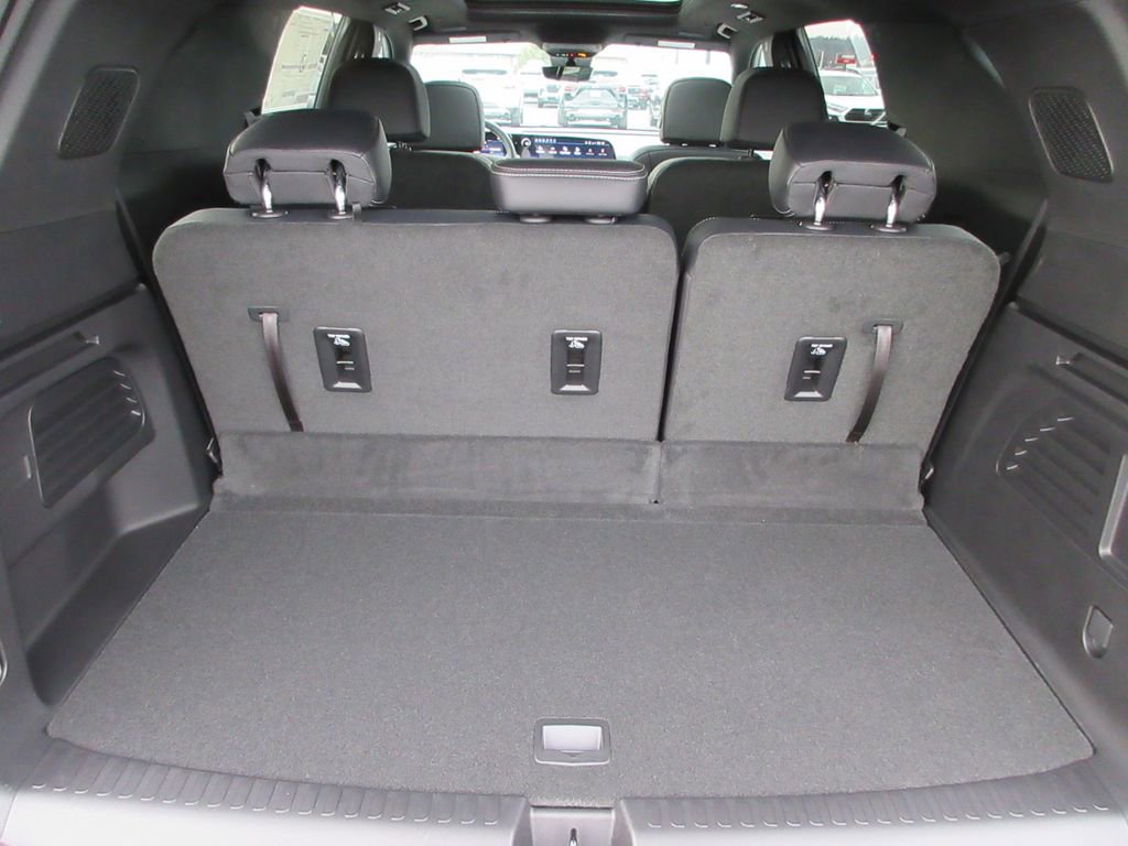 New 2026 Chevrolet Traverse LT w/ Sun and Wheel Package image 11