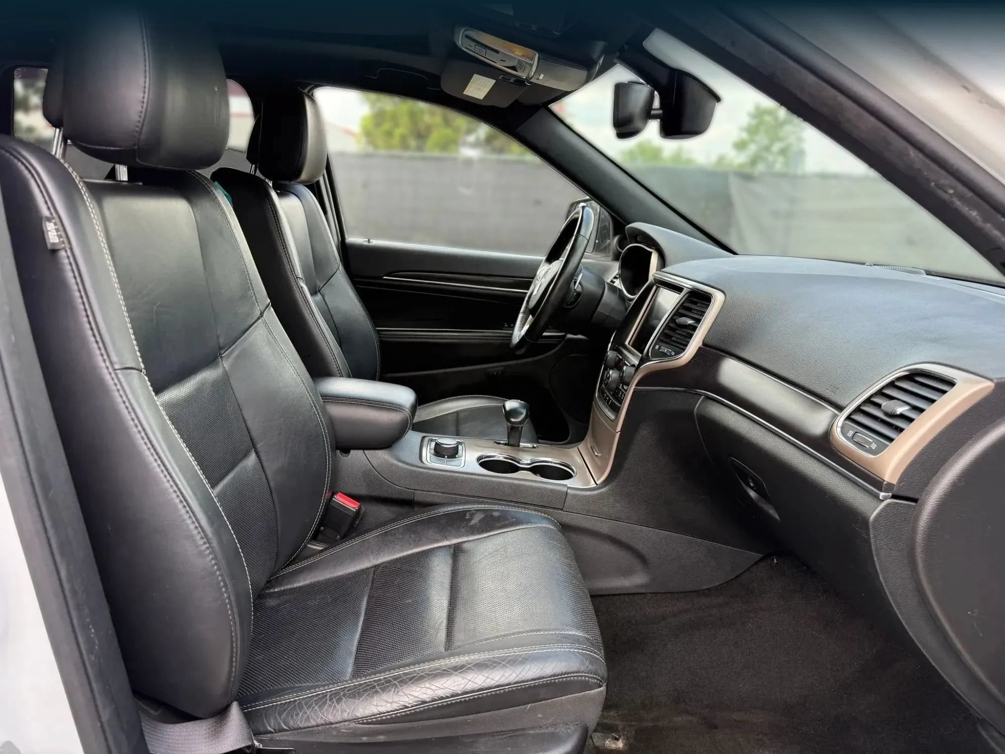Used 2015 Jeep Grand Cherokee Limited w/ Luxury Group II AWD/4WD image 18