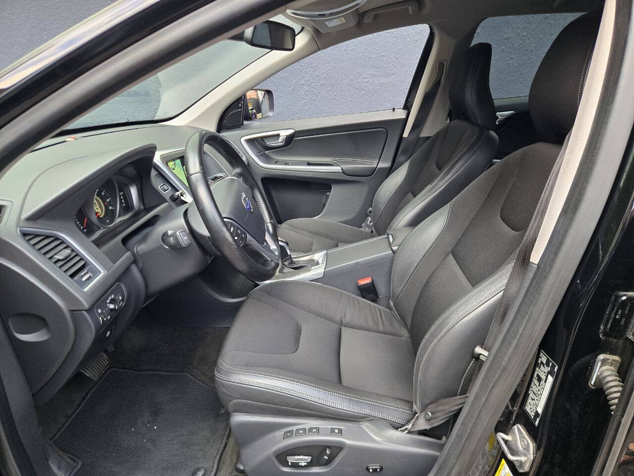 Used 2016 Volvo XC60 T5 FWD image 7