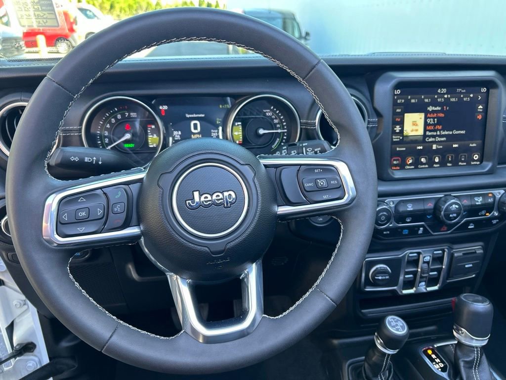 Used 2023 Jeep Wrangler Unlimited Sahara AWD/4WD image 16