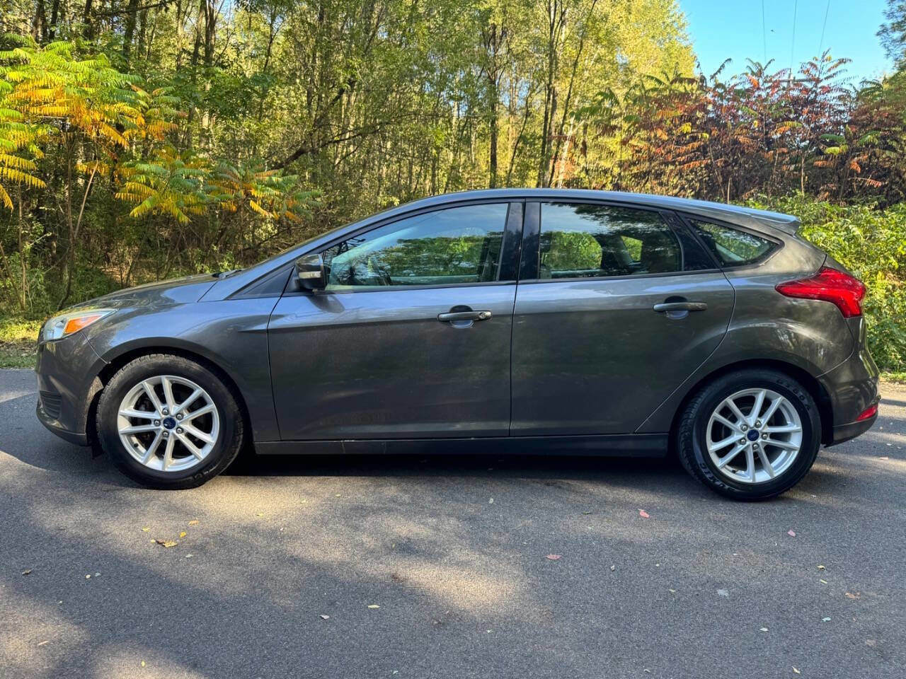 Used 2015 Ford Focus SE image 2
