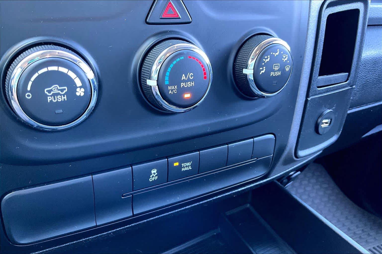 Used 2019 RAM 1500 Express AWD/4WD image 36