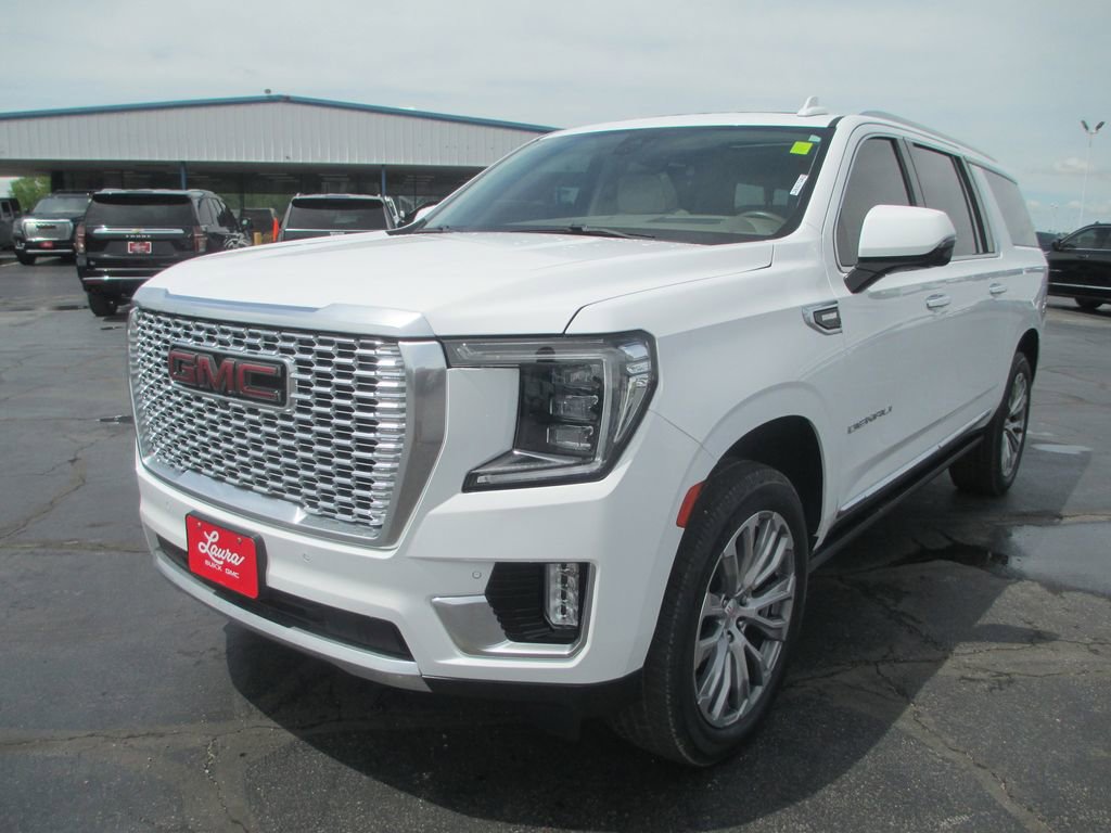 Used 2021 GMC Yukon XL Denali w/ Denali Ultimate Package AWD/4WD image 12