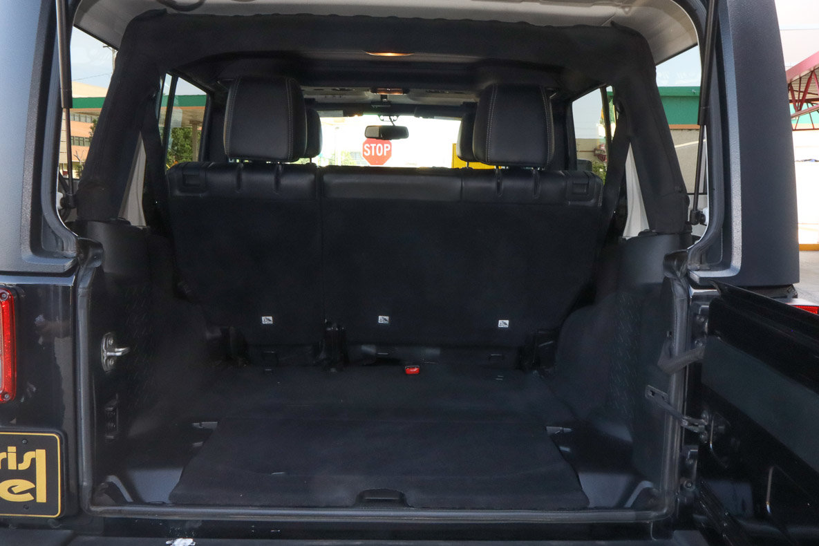 Used 2018 Jeep Wrangler Unlimited Rubicon w/ Connectivity Group AWD/4WD image 9
