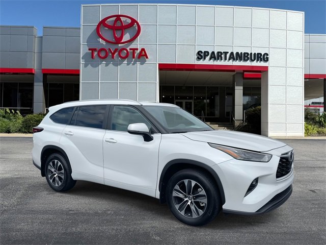 Used 2024 Toyota Highlander XLE