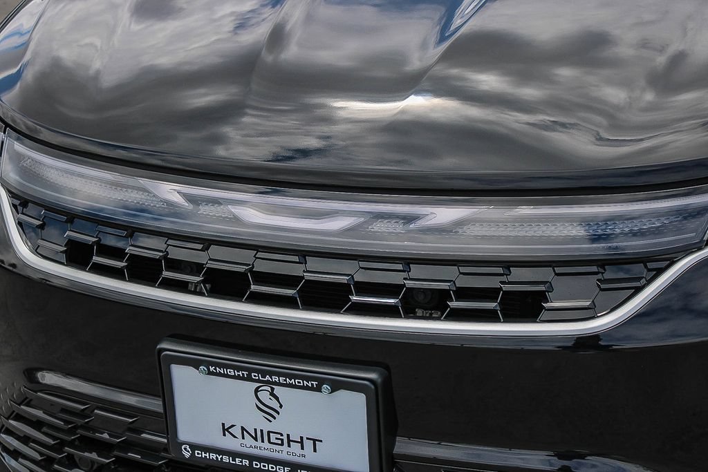 New 2027 Chrysler Pacifica Select FWD image 6