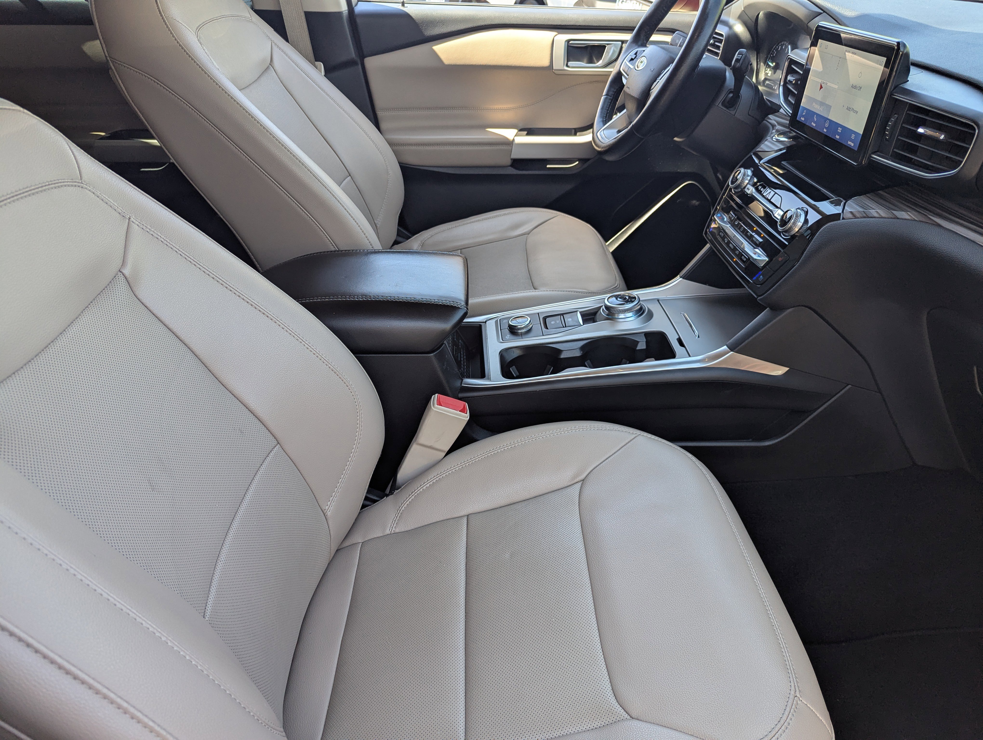 Used 2023 Ford Explorer Limited AWD/4WD image 9