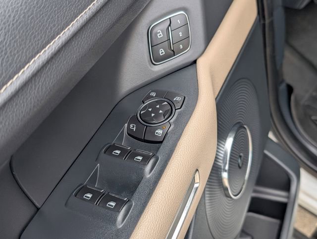 Used 2022 Ford Expedition Limited image 11