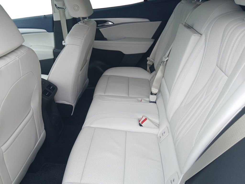 Used 2024 Buick Envision Avenir image 12
