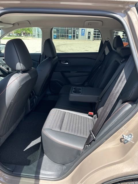 Used 2025 Nissan Rogue SV AWD/4WD image 10
