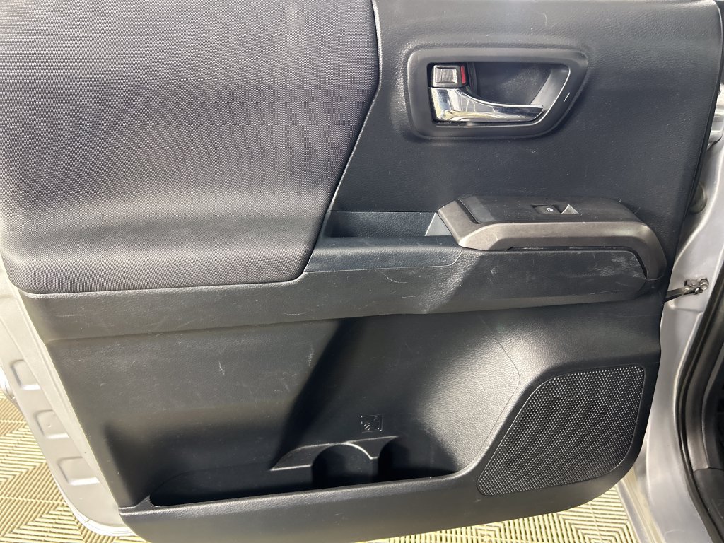 Used 2018 Toyota Tacoma TRD Sport RWD image 17
