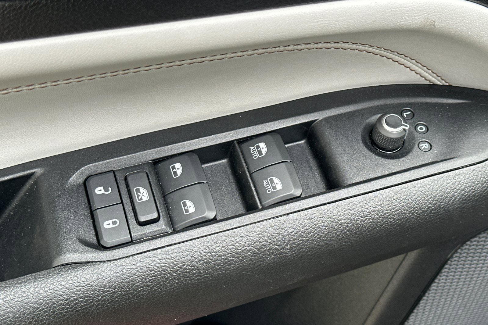 Used 2022 Jeep Compass Limited w/ Elite Group image 12