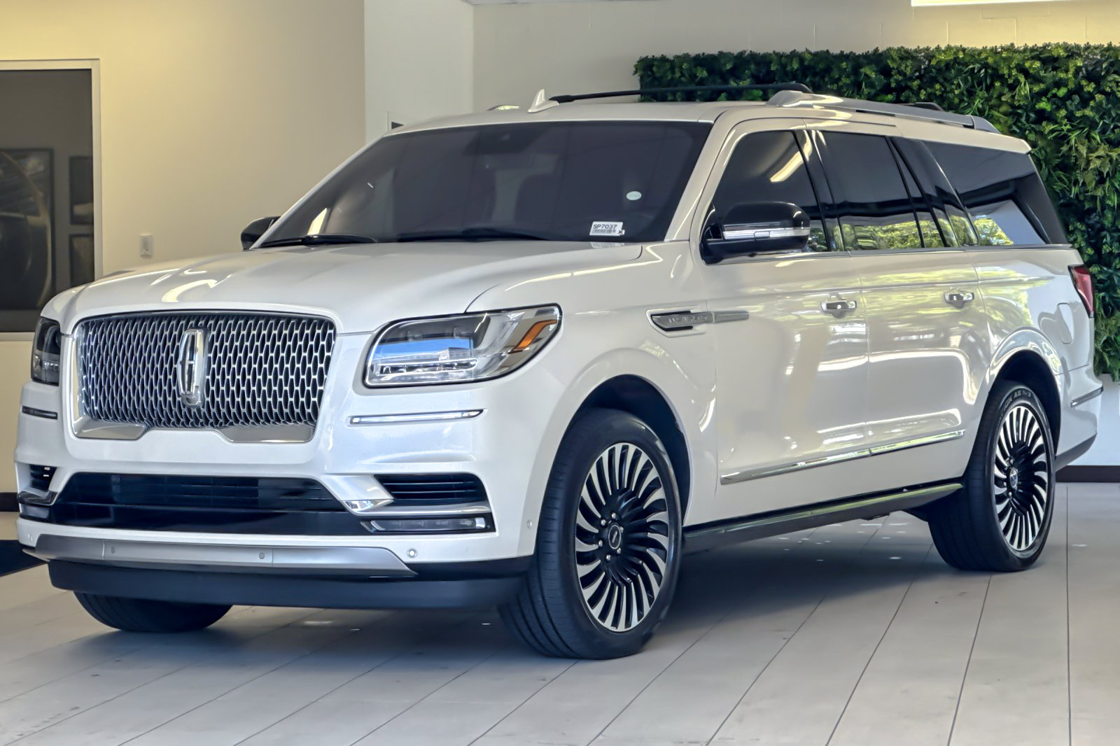 Used 2019 Lincoln Navigator L Reserve AWD/4WD image 8