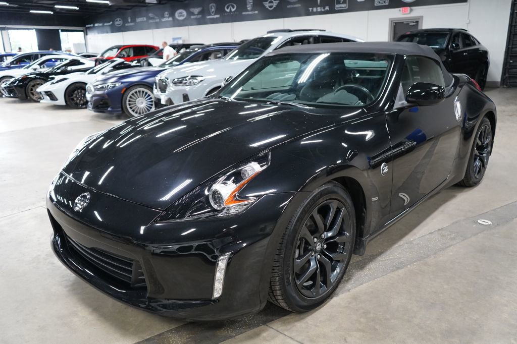 Used 2019 Nissan 370Z Touring RWD image 1