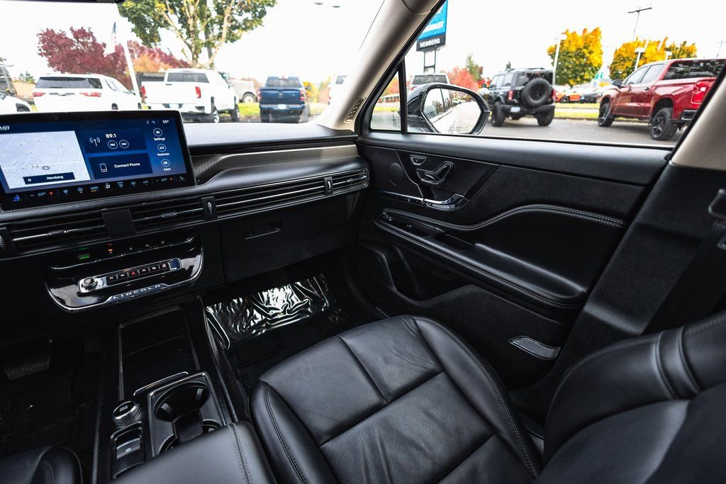 Used 2024 Lincoln Corsair Reserve w/ Equipment Group 201A image 17