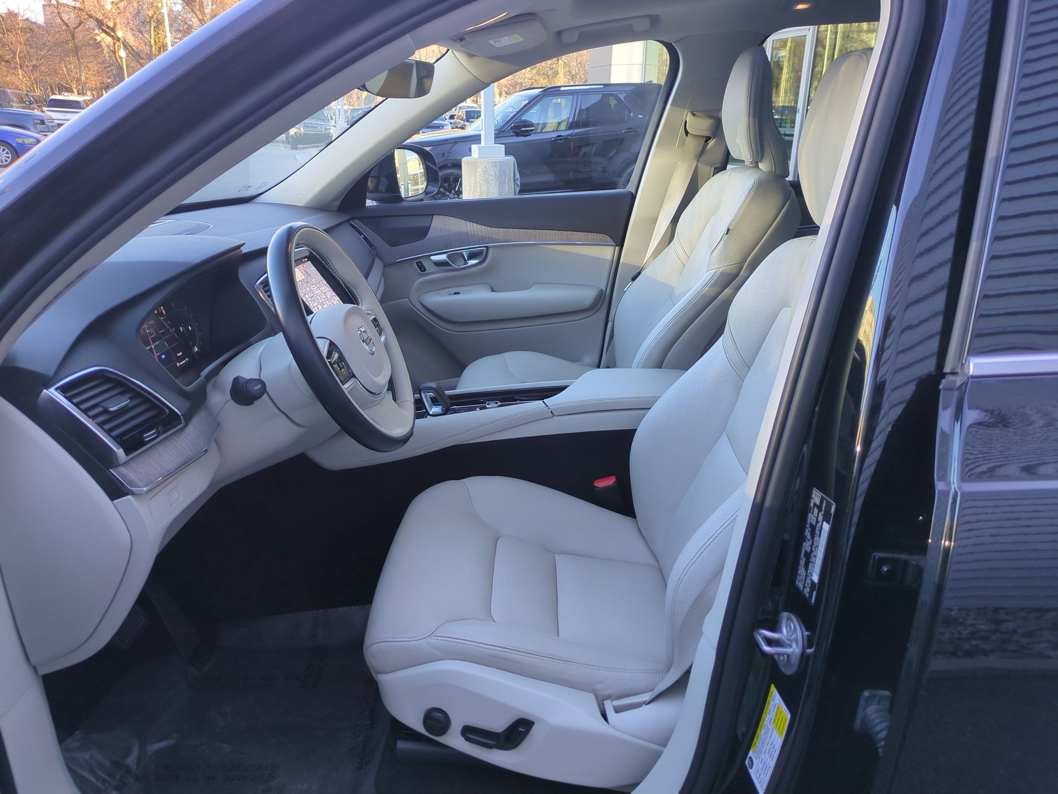 Used 2023 Volvo XC90 B5 Plus w/ Protection Package Premier image 15